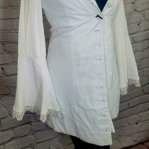😊🤍 Brand new white blazer coat with unique and key styling...